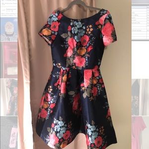 Chi Chi London - Size 10 (US4)